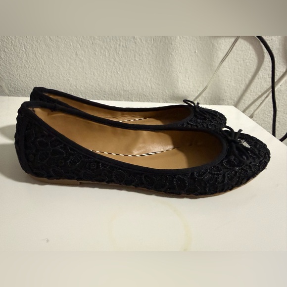 Dolce Vita Black Lace Flats with Bow - Picture 2 of 4